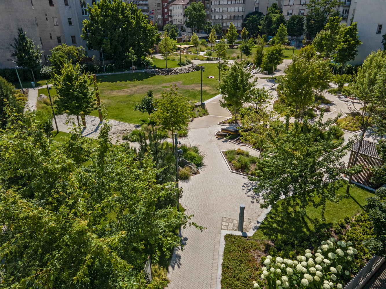 Thurzó Park: Urban Landscape Design in Budapest